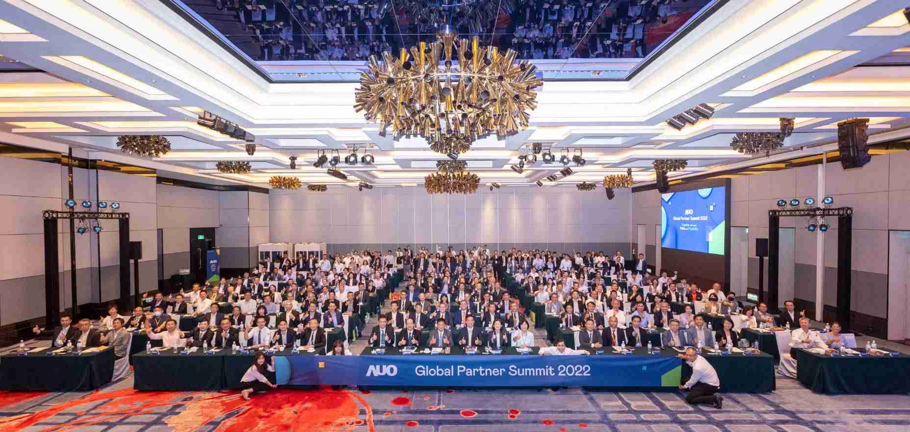 友達推動「安心、、、、創新、、、、用心、、、同心、、、、盡心」五星職旅，，，，為菲籍員工打造全方位照護，，，首度贏得「人權實踐與發展領袖獎」殊榮