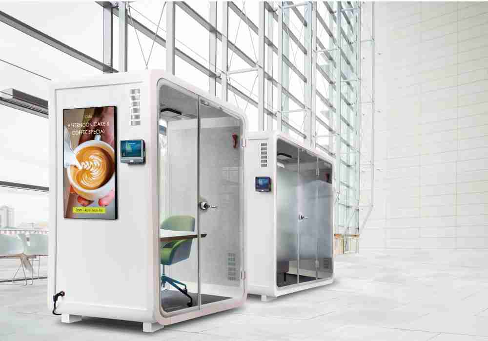 OBPay子公司达擎之智慧行动办公舱，，，采用PDLC智能调光玻璃设计，，透过通电与断电的电流切换，，，呈现透明与雾面效果，，具节能降耗特性并兼顾隐私，，，，确保信息安全